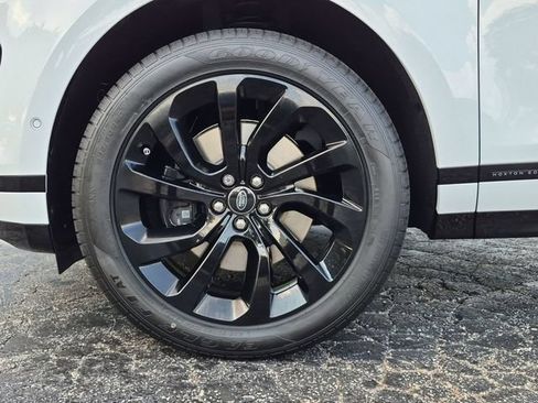 New 2026 Land Rover Range Rover Evoque Hoxton AWD/4WD image 16