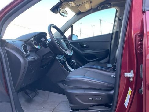 Used 2022 Chevrolet Trax LT w/ Sport Edition AWD/4WD image 2