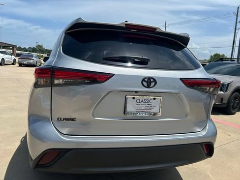 Used 2022 Toyota Highlander L FWD image 7