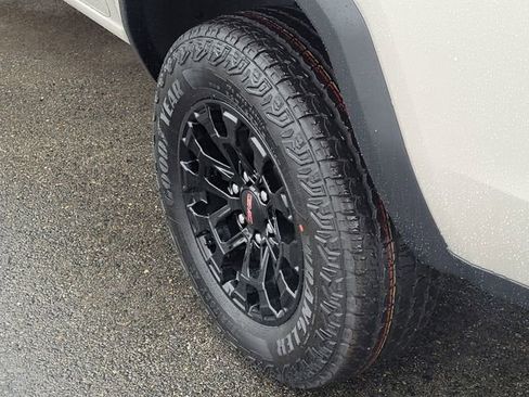 New 2026 GMC Canyon Elevation w/ Convenience Package RWD image 7