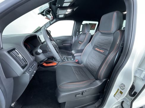 Certified 2025 Nissan Frontier PRO-4X image 14