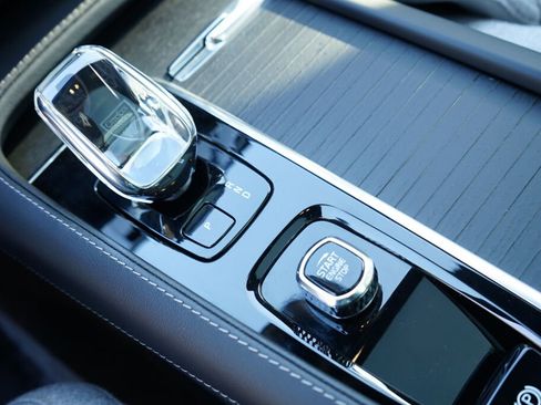 Used 2023 Volvo XC90 T8 Ultimate image 24