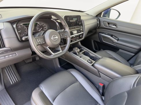 Used 2025 Nissan Pathfinder SL AWD/4WD image 4