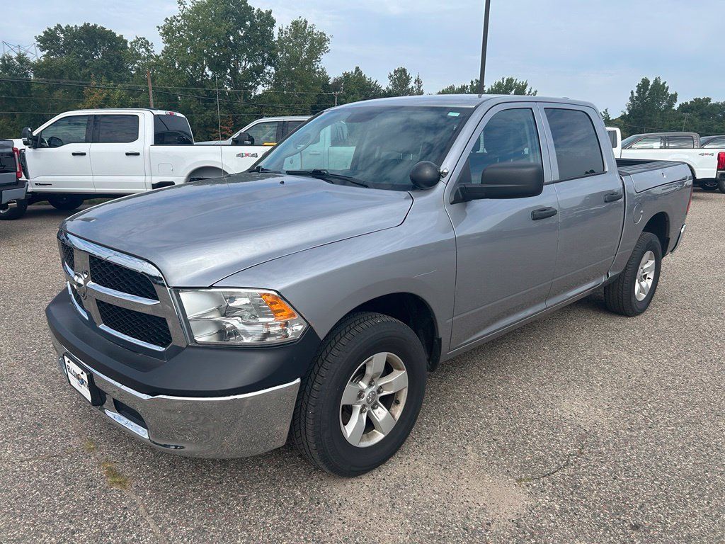 Used 2021 RAM 1500 4x4 Crew Cab Classic w/ Chrome Appearance Group image 3