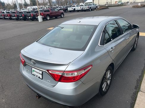 Used 2017 Toyota Camry SE image 14