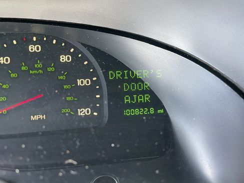 Used 1999 Lincoln Continental image 16