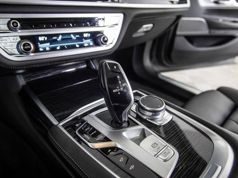 Used 2022 BMW 740i RWD image 29