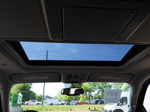 Used 2013 Cadillac Escalade Luxury RWD image 42
