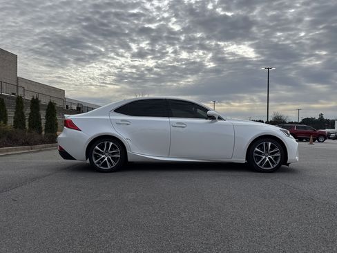 Used 2020 Lexus IS 300 image 11