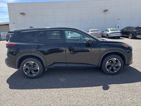 Used 2024 Nissan Rogue SV FWD image 4