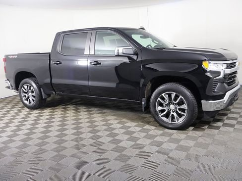 Used 2023 Chevrolet Silverado 1500 LT AWD/4WD image 16
