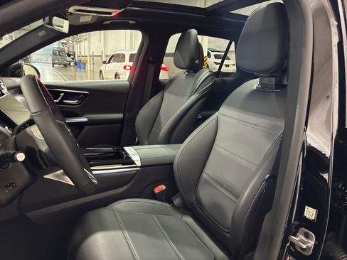 Used 2025 Mercedes-Benz GLC 300 GLC 300 image 10