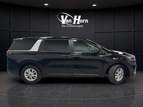 Used 2024 Kia Carnival LX image 8