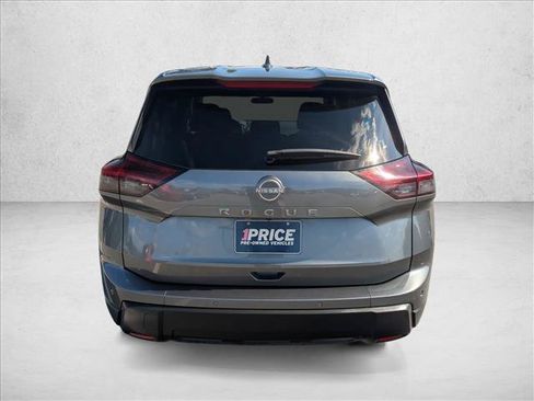 Used 2025 Nissan Rogue SV FWD image 6