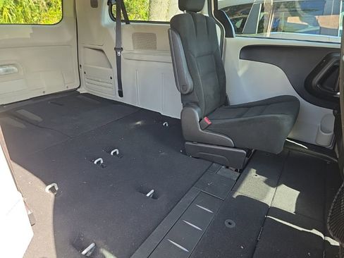 Used 2015 Dodge Grand Caravan SXT FWD image 9