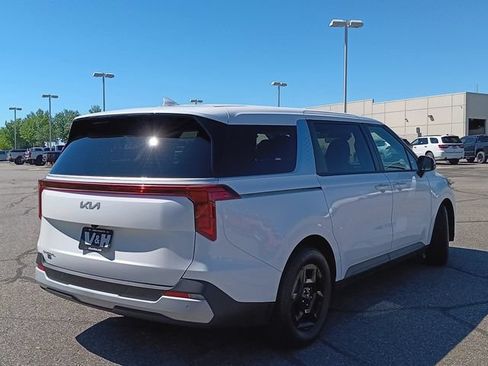 Used 2026 Kia Carnival FWD image 30