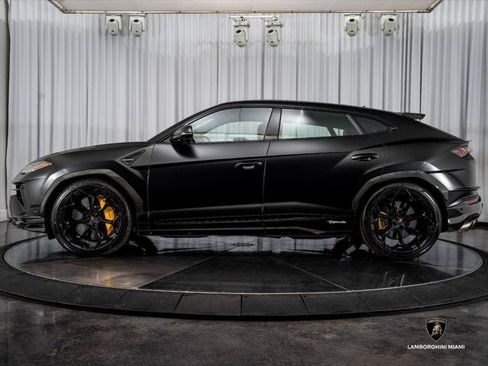 Used 2024 Lamborghini Urus Performante AWD/4WD image 9
