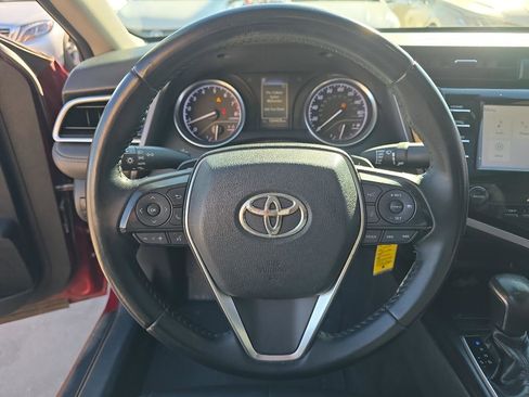 Used 2018 Toyota Camry SE w/ Moonroof Package image 14