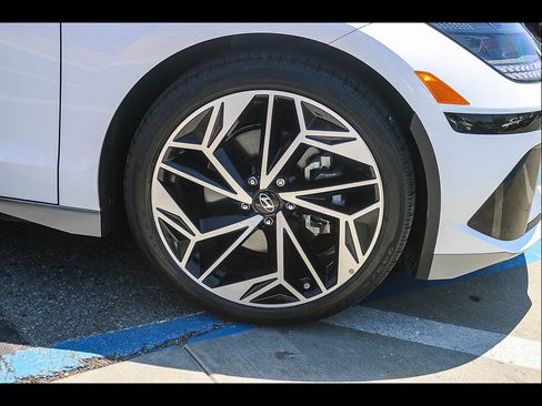 Certified 2023 Hyundai Ioniq 6 SEL RWD image 15