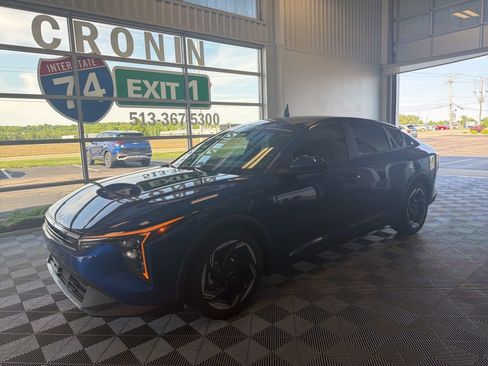 Used 2025 Kia K4 EX FWD image 2