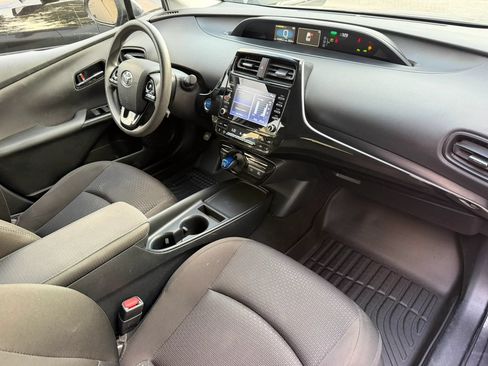Used 2022 Toyota Prius LE FWD image 18