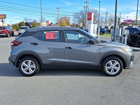 Certified 2025 Nissan Kicks Play S image 9