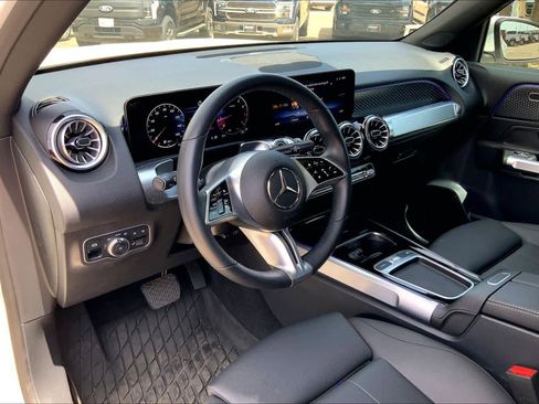 Used 2025 Mercedes-Benz GLB 250 4MATIC image 18