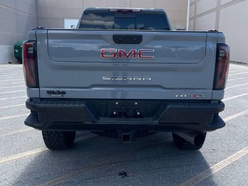 Used 2025 GMC Sierra 2500 AT4X image 2