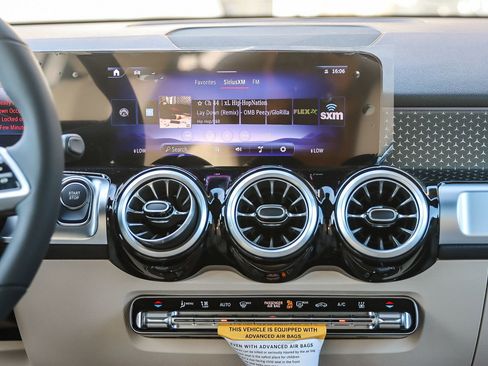 Used 2024 Mercedes-Benz EQB 300 4MATIC image 12