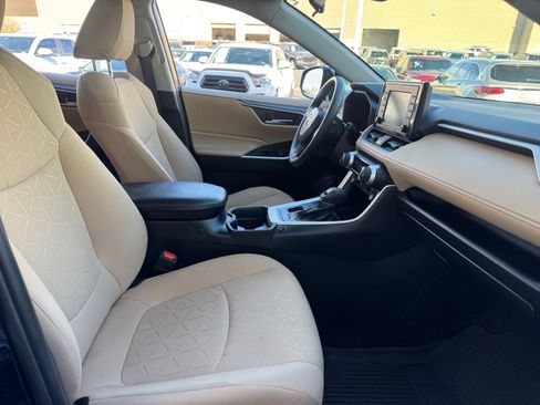 Used 2021 Toyota RAV4 XLE w/ Carpet Mat Package (TMS) image 19