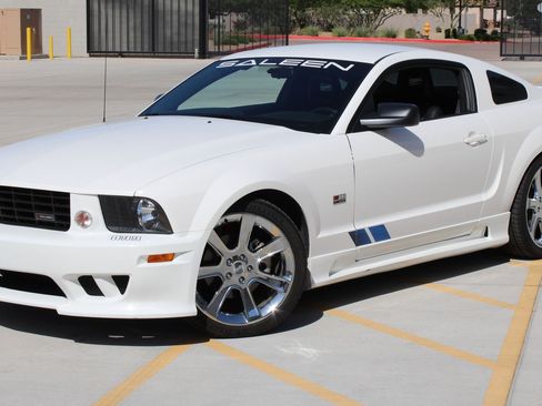 Used 2005 Ford Mustang GT RWD image 3