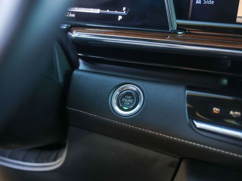 Used 2022 Cadillac Escalade Premium Luxury image 19