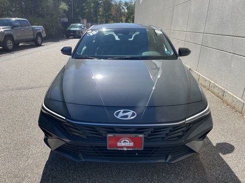 Used 2025 Hyundai Elantra Sport image 3