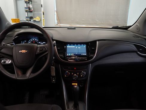 Used 2018 Chevrolet Trax LS FWD image 9