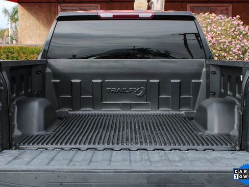 Used 2021 GMC Sierra 1500 4x4 Crew Cab w/ Sierra Value Package image 9