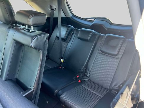 Used 2018 Toyota Highlander Plus AWD/4WD image 12