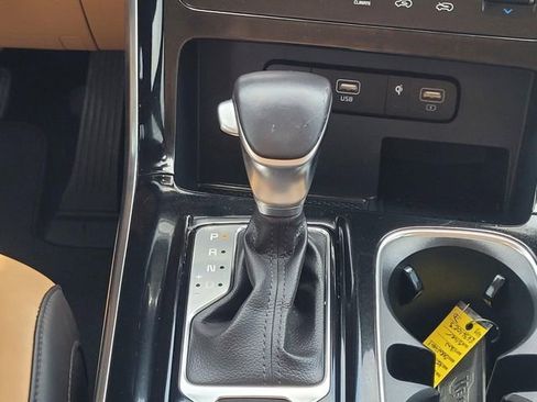 Used 2024 Kia Carnival EX FWD image 26