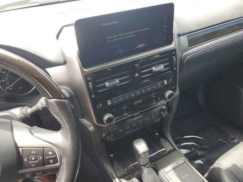 Used 2022 Lexus GX 460 Luxury w/ Accessory Package AWD/4WD image 24