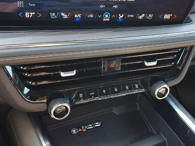 Used 2026 Chevrolet Suburban Premier AWD/4WD image 15