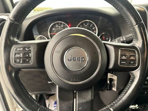 Used 2013 Jeep Wrangler Unlimited Sahara w/ Connectivity Group AWD/4WD image 27