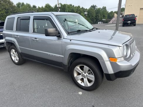 Used 2015 Jeep Patriot Sport w/ Power Value Group AWD/4WD image 6
