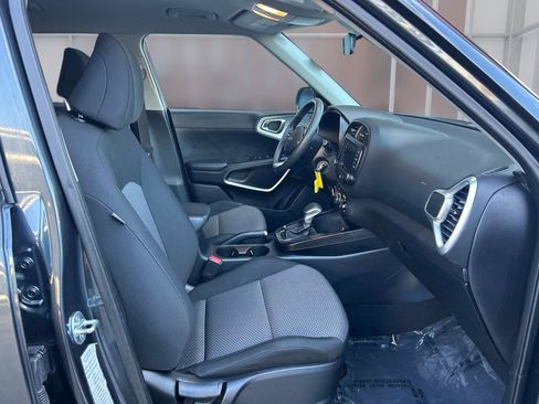 Used 2024 Kia Soul LX w/ Option Group 015 image 16
