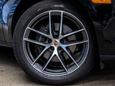 Certified 2024 Porsche Macan w/ Premium Plus Package AWD/4WD image 19
