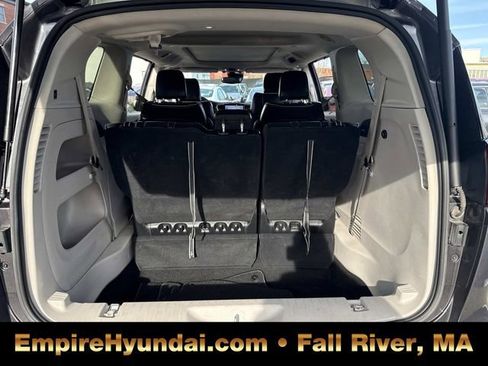 Used 2023 Chrysler Pacifica Limited image 7