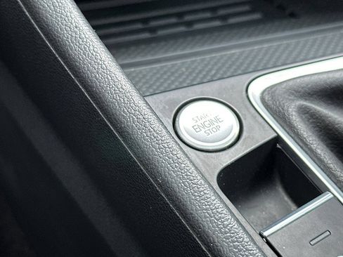 Used 2025 Volkswagen Jetta SE FWD image 22