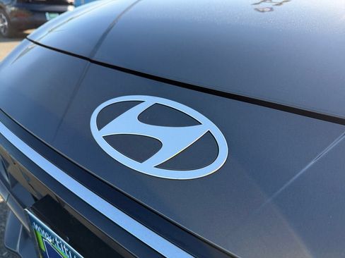 Used 2025 Hyundai Elantra SEL FWD image 35