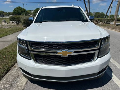Used 2017 Chevrolet Suburban LT image 3