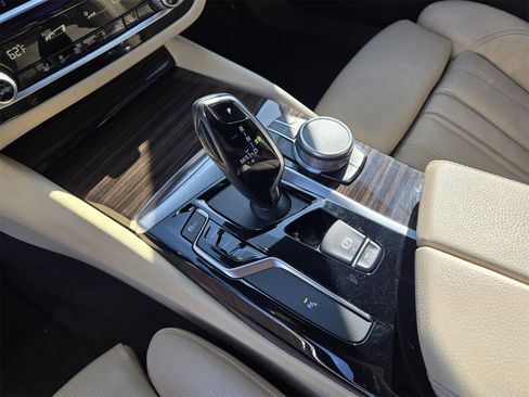 Used 2019 BMW 530i w/ Convenience Package image 17