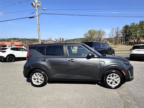 Used 2023 Kia Soul LX w/ Option Group 015 FWD image 4