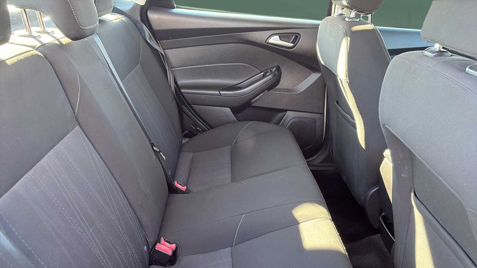 Used 2015 Ford Focus SE w/ SE Sport Package FWD image 27